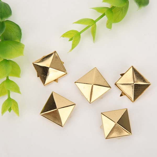 100 st fyrkantiga pyramidpunknitar 4 klor metallnitar för armband kläder skor handväska guld 15 mm