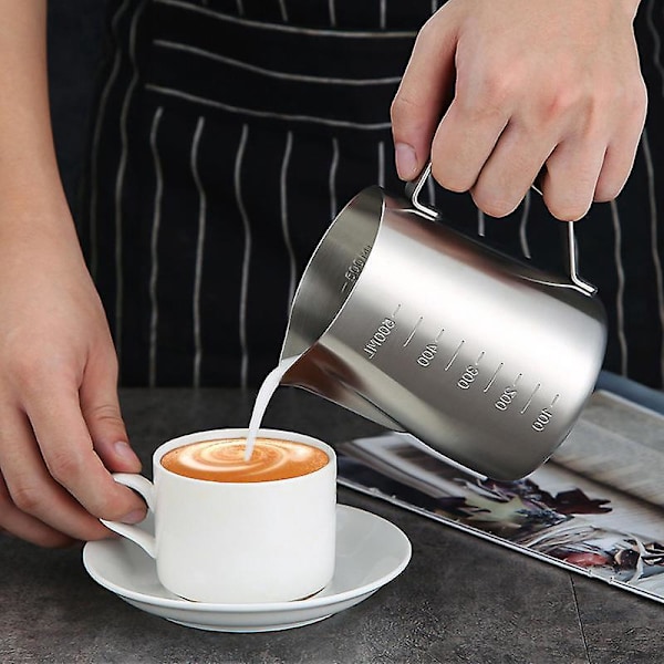 Melkeskumkanne i rustfritt stål - 550 ml kapasitet, perfekt for å skumme espresso og melk i espressomaskiner