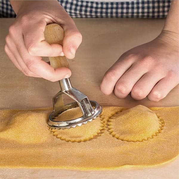 Ravioli Cutter with Wooden Handle and Sharp Edges for Kitchen Accessories - Set of 3 Multicolour