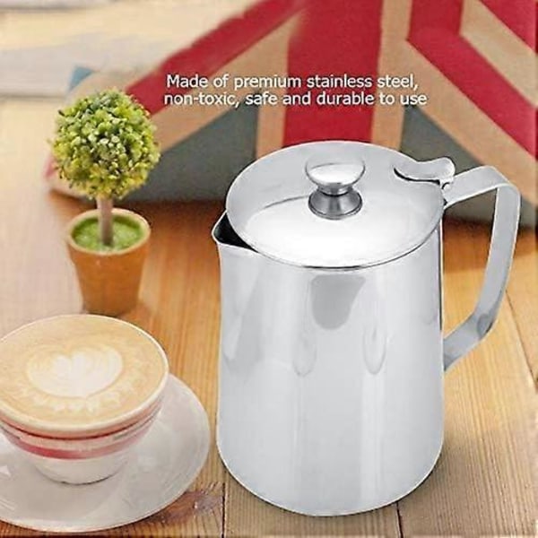 Kaffekopp i rostfritt stål Mjölkskumningskanna med lock för Latte Kaffe Art för kontor kök (600 ml)