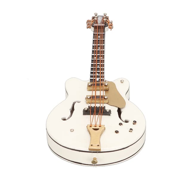 Gitarrbroschnål Vit Ihålig Snygg Stil Trä Sammetfodral Dekorativ med Säkerhetslås Mini Instrumentmodell