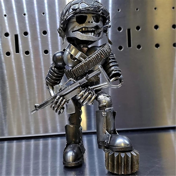Stående Krigare av Skrotmetall - Handgjord Kolvman, Kreativ Krigs Action Resin Figur