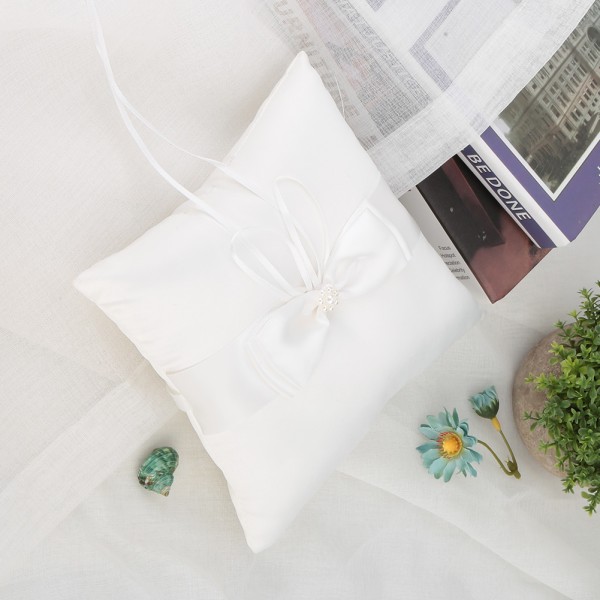 Vit Satin Bowknot Ring Bärare Kuddhållare Bröllopsring Kudde med Simulering Pärla 15*15cm
