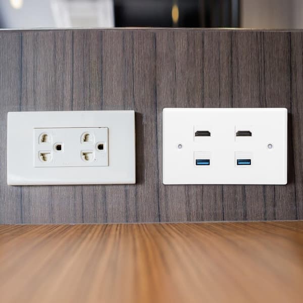 2 HDMI hun til hun spænde 2USB spænde vægplade panel til hjemmehotel