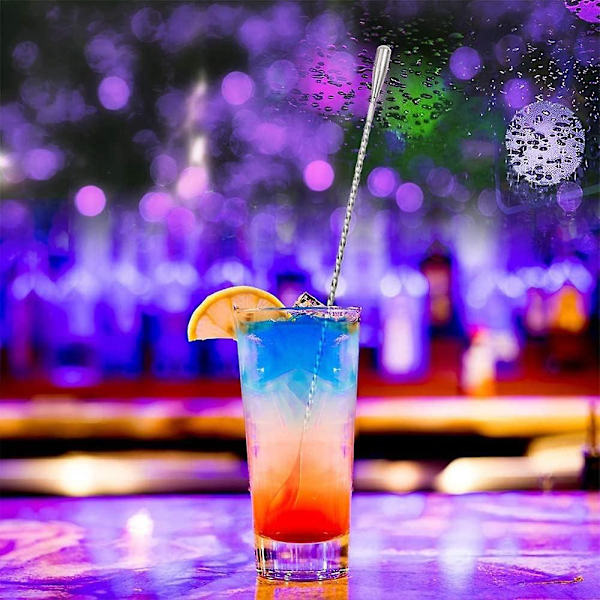 Ett par långskaftade cocktailskedar i rostfritt stål
