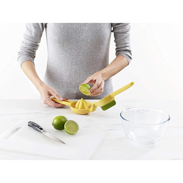 Bærbar gul manuel citruspresser til frisk appelsinjuice