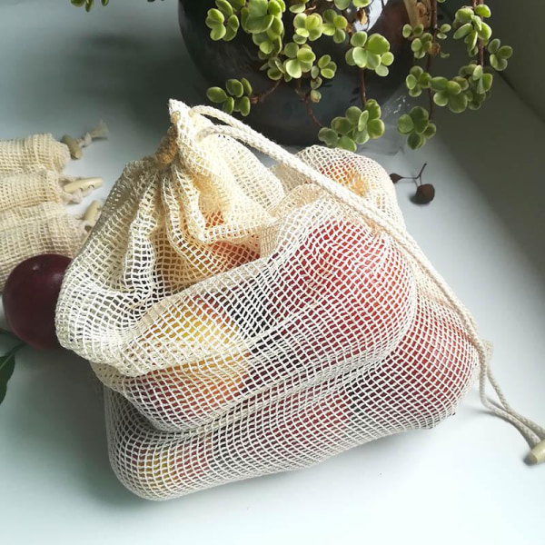 Sæt med 6 genanvendelige grøntsagsposer i økologisk bomuld Størrelse S (M, L), S (28x20 cm) Størrelse M (28 x 33 cm) Størrelse L (28 x 43 cm)