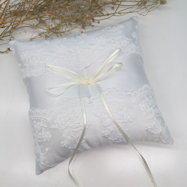Elfenbensfarget bryllupsringpute med blonder og pute, 20 cm