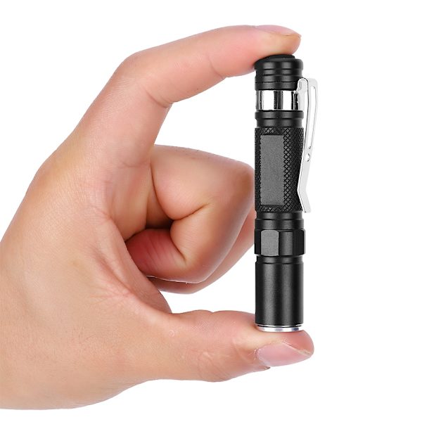 2st Utomhus Mini Bärbar Super Bright LED-ficklampa Teleskopisk Pennform Nödljus