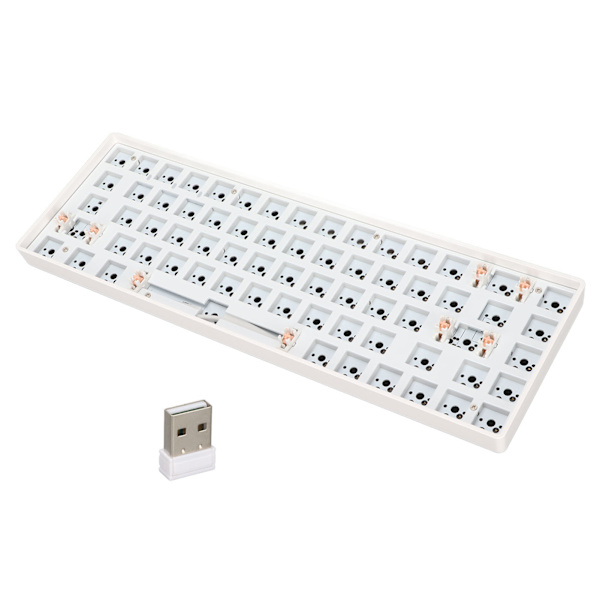 DIY mekanisk tastatursett 68 taster 2.4G trådløs 65 prosent layoutbryter Hot swap Custom Gaming Keyboard Hvit