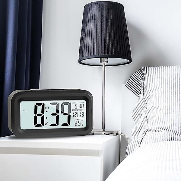 LCD Digital Väckarklocka, Reseväckarklocka med Datum och Temperatur Snooze-funktion, Tick-fri Digital Klocka för Sovrum, Hemmakontor