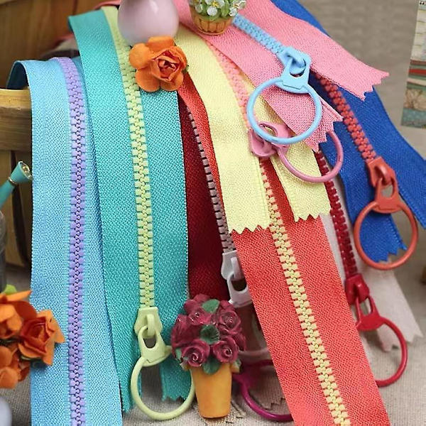 Set med 10 olika 15 cm resin dragkedjor med ringdrag i 10 olika färger
