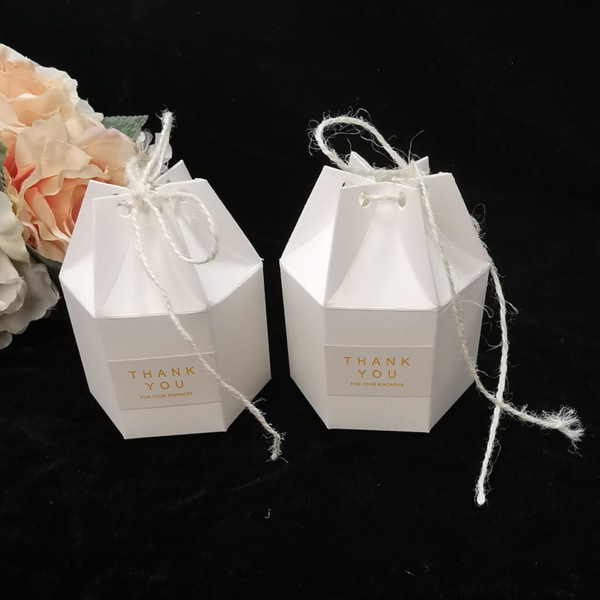 50 st Hexagonal Godis Behandla Box Utsökt Presentförpackning Box för Bröllop Födelsedagsfest Baby Shower Vitt Papper