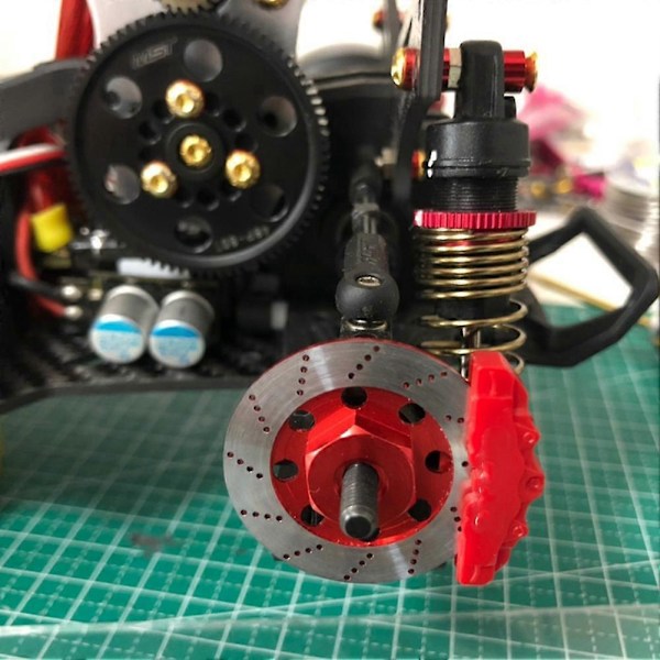 4 KPL Metallinen Jarrulevy Kuusikulma-adapteri 1/10 Sakura D4 RC-autoon, punainen