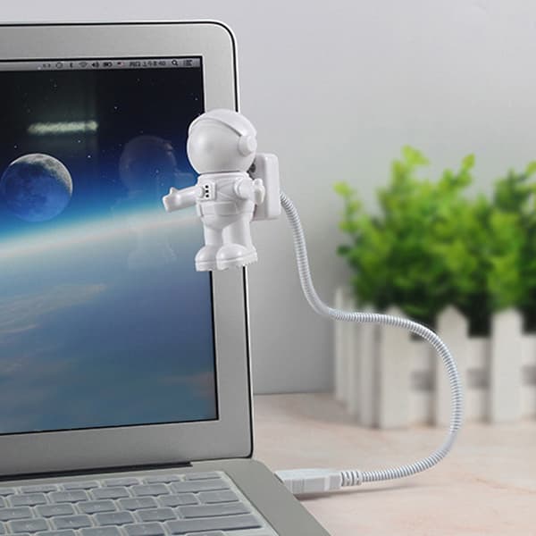 Energibesparende Astronaut Spaceman Form Mini USB LED Natlys Computer Bærbar Notebook Lampe