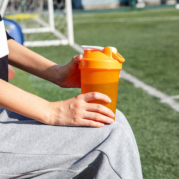 400 ml proteinshakerbehållare fitness sport vattenflaska med skala läcksäker kittel innehåller öglelock och rostfri vispboll