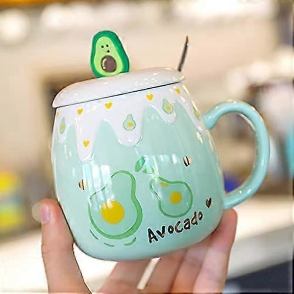 Fruktkrus med Lokk og Skje 3D Søt Keramisk Kaffe Tekopp Par Krus Sett Bursdagsgave til Kvinner Venn Kjærester (grønn avokado, 500 ml)