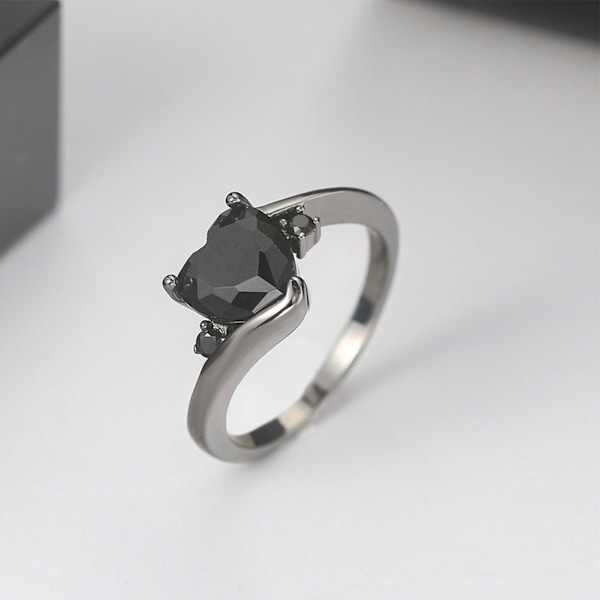 Inlagd hjärtformad ring i koppar och zirkon, modern och elegant, personlig svart inlagd ring 6