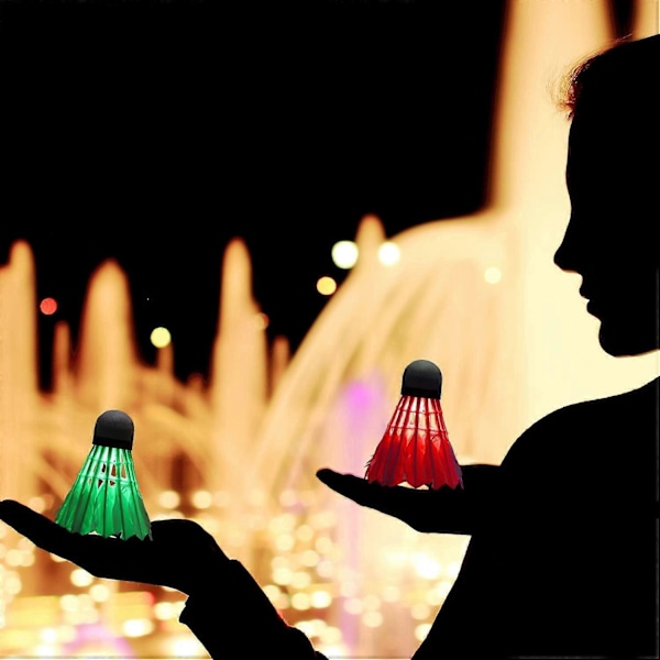 2025 Sopivat 6 kpl LED Sulkapallot, Tumman yön värikkäät LED-hanhenhöyhen Glow Birdies -sulkapallot