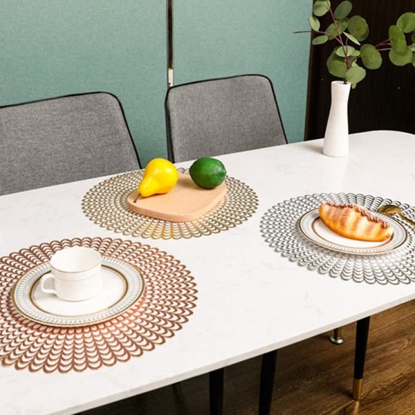 Vaskbare og sklisikre runde PVC-dekkeservietter sett med 4, varmebestandige uthulte bordmatter for middag, bankett, kjøkken