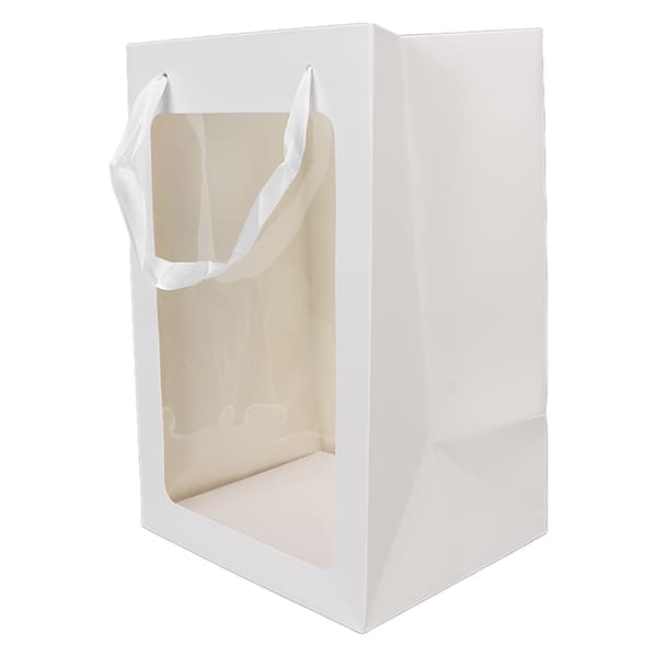 Stor pappersgodispåse med öppet fönster, presentpåsar för julfödelsedagar, presenter, paket, vit