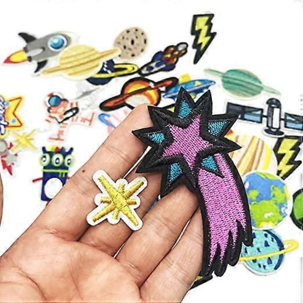 27 st Stryk på Märken Solsystem Applikationer Stickers Broderade Rymdplaneter Märken Applikationskit för Kläder, Jackor, Ryggsäckar, Jeans