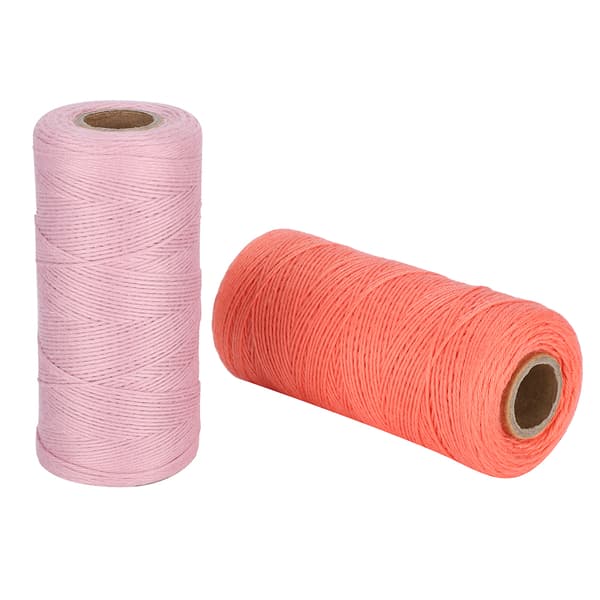 2 st broderimaskintråd 8/4 varpgarn vävning mattor bomullsspinning 250 meter