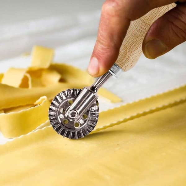 Ravioli Cutter with Wooden Handle and Sharp Edges for Kitchen Accessories - Set of 3 Multicolour