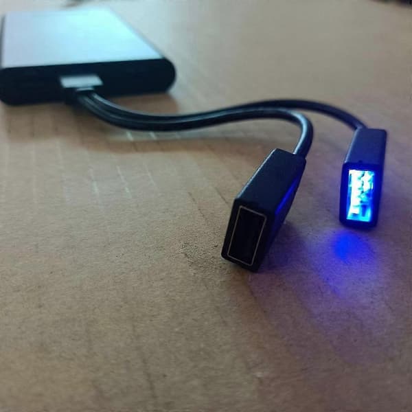 USB splitterkabel med opladningsadapter til bil, skole, kontor - Dataoverførsel - Højre forlygte
