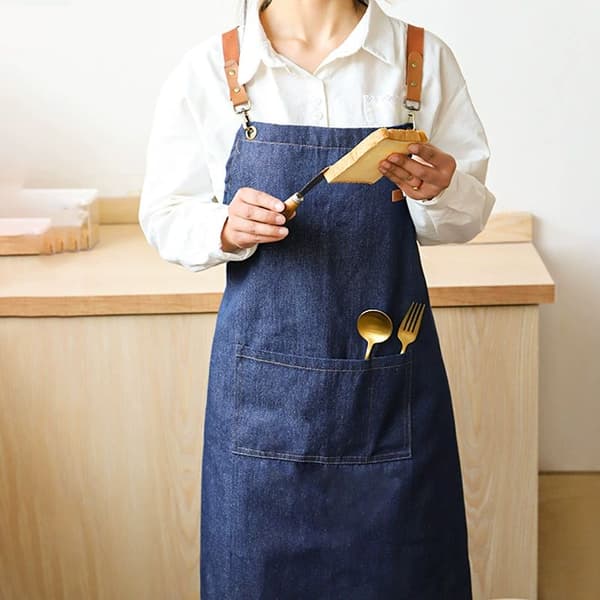 Justerbart kjøkkenforkle i denim med lomme, matlagingsforkle for kvinner og menn, for kafé, grill, hage Blue