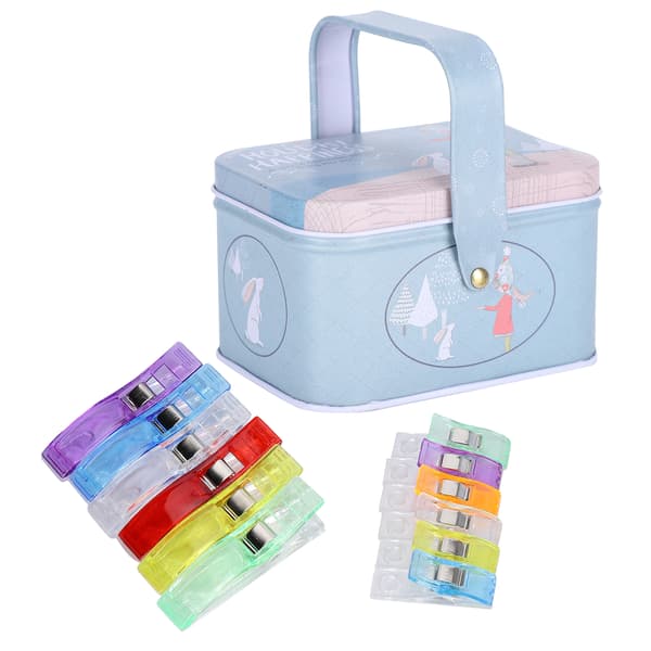 65 stk. syclips i plast, assorterede farver, til oplægning, patchwork, med hul, lang hale, til stofstrikning