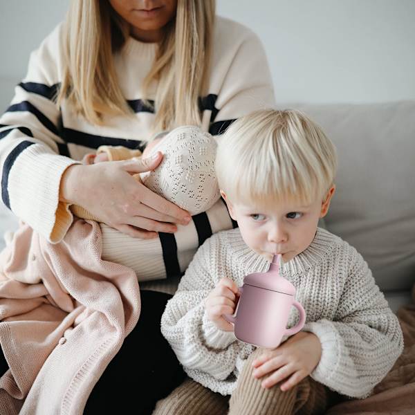 150 ml babykopp i silikon, treningskopp med sugerør, sklisikre håndtak, uknuselig, varmebestandig treningskopp for babyer og spedbarn