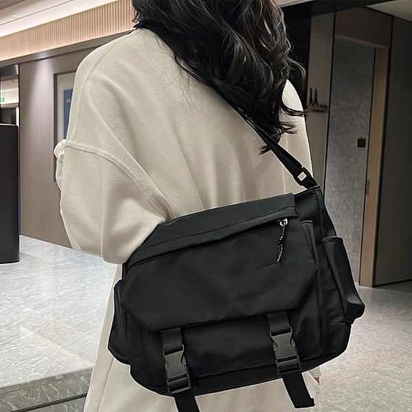Messenger Bag för män och kvinnor, väska med lock, nylon, lätt, casual axelväska, stor kapacitet, svart