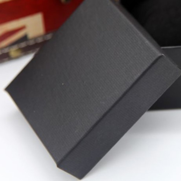 Tyylikäs musta watch – kevyt ja käytännöllinen watch kotiin, case ja töihin