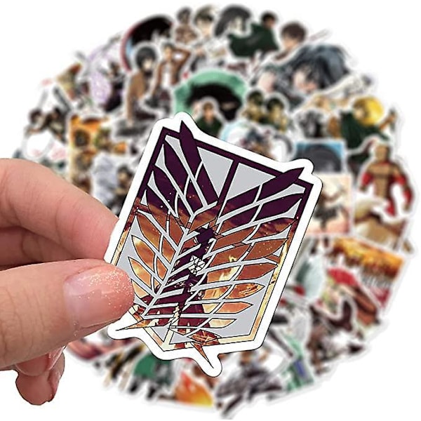 Kannettavan tietokoneen tarrapakkaus 100 kpl, Attack on Titan -aiheisia uniikkeja tarroja, hienoja vesipullo-, muistikirja-, kitara-, skeittilauta- ja matkatavaratarroja teini-ikäisille (Attack on Tita