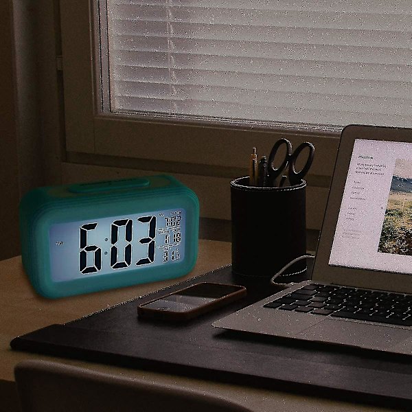Digitaalinen herätyskello 4,5 tuuman LCD-näytöllä sinisellä värillä