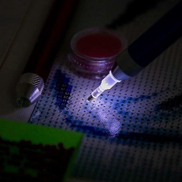 Röd DIY Diamantmålningspenna med Ljus, 5D Diamantmålning LED Belysning Borrpunkt Konstapplikatorpenna, Konst Juvel Vaxplockare Nagelaccessoarer & Verktyg
