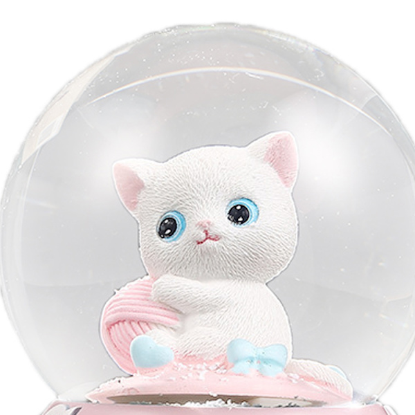 Snow Globe Resin Cat Kristall Snowball Hemdekoration med batteridrivet glittrande ljus och musik Vit katt