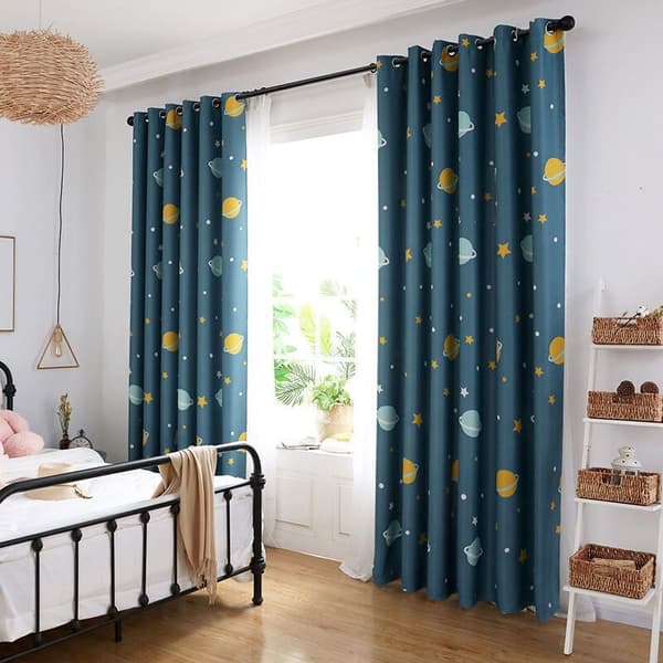 Midnatsblå mørklægningsgardiner i polyester – Sæt med 2 paneler (140 x 260 cm) med animeret planetmønster til soveværelset Black