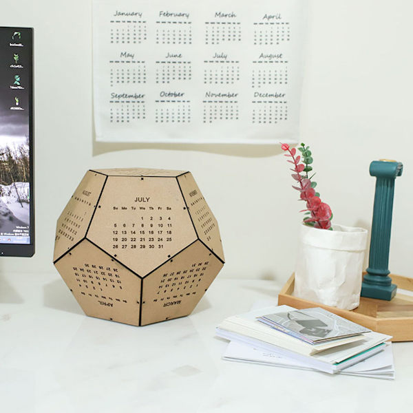 2020 Unik DIY Tregulvkalender Geometrisk Tredimensjonal Skrivebordskalender Hjemmekontor OrnamentBrun
