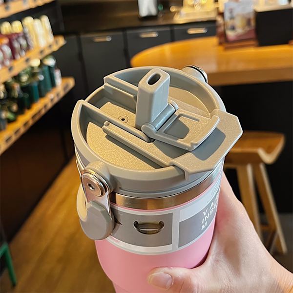 Eristetty vesipullo 890ml Ruostumaton teräs Kannettava auton termokahvikuppi kahvalla matkustamiseen kuntosalille urheiluun