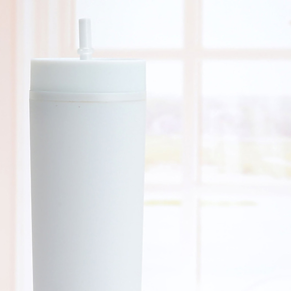 Färgglad plastmugg med sugrör, enkel stil, bekväm handkänsla, stor kapacitet, vit, 16oz