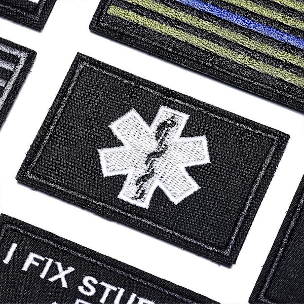 20 stk. tilfældige taktiske patches, fuld broderi med velcro til kasketter, tasker, rygsække, veste, militæruniformer, taktisk udstyr osv.