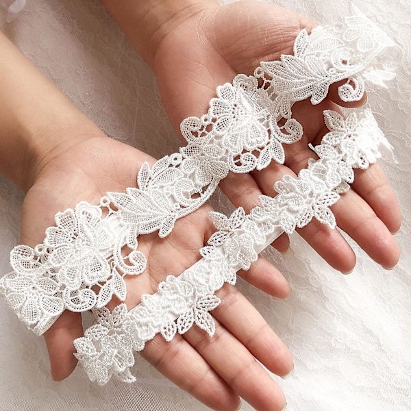 Vit spetsbrudslårband Set om 2 med blommig design Elastiska bröllopstillbehör för kvinnor och flickor