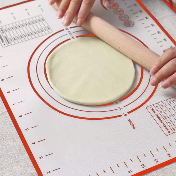 Non-stick silikone bageunderlag med markeringer til æltning af dej, 40x60cm, rød