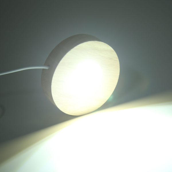 LED-lysbase USB-grænseflade Eg Træmateriale Rund 2cm/0.8in Tykkelse Glødende dekorativ displaylampe til hjemmet 5V lysbase hvid White