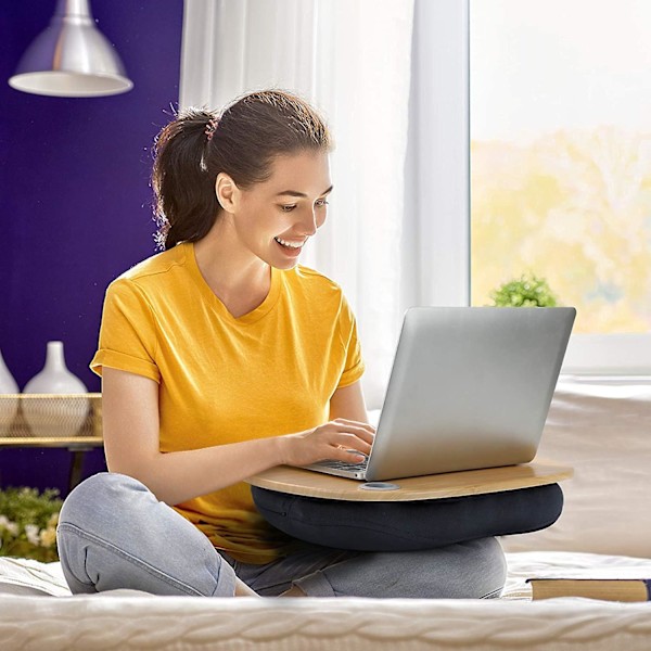 Blå bærbar computer stand - Polstret bambusplatform til senge og sofaer, sidebord med kabelhuller og skridsikre strimler, ideel til computere og tablets