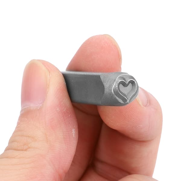 Hjerteformet metallstempel for tilpasning av stål og lær