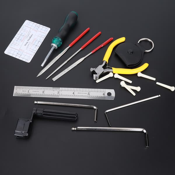Gitarrreparationssats Bärbara multifunktionsverktyg Underhåll Musikinstrument (med tång)