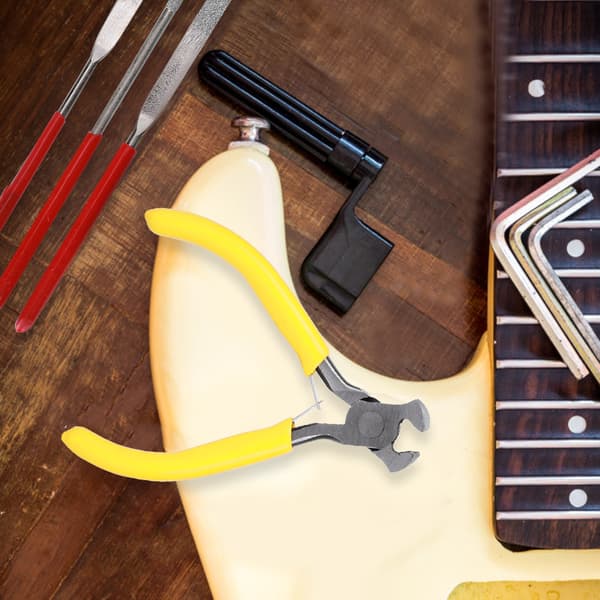 Gitarrreparationssats Bärbara multifunktionsverktyg Underhåll Musikinstrument (med tång)